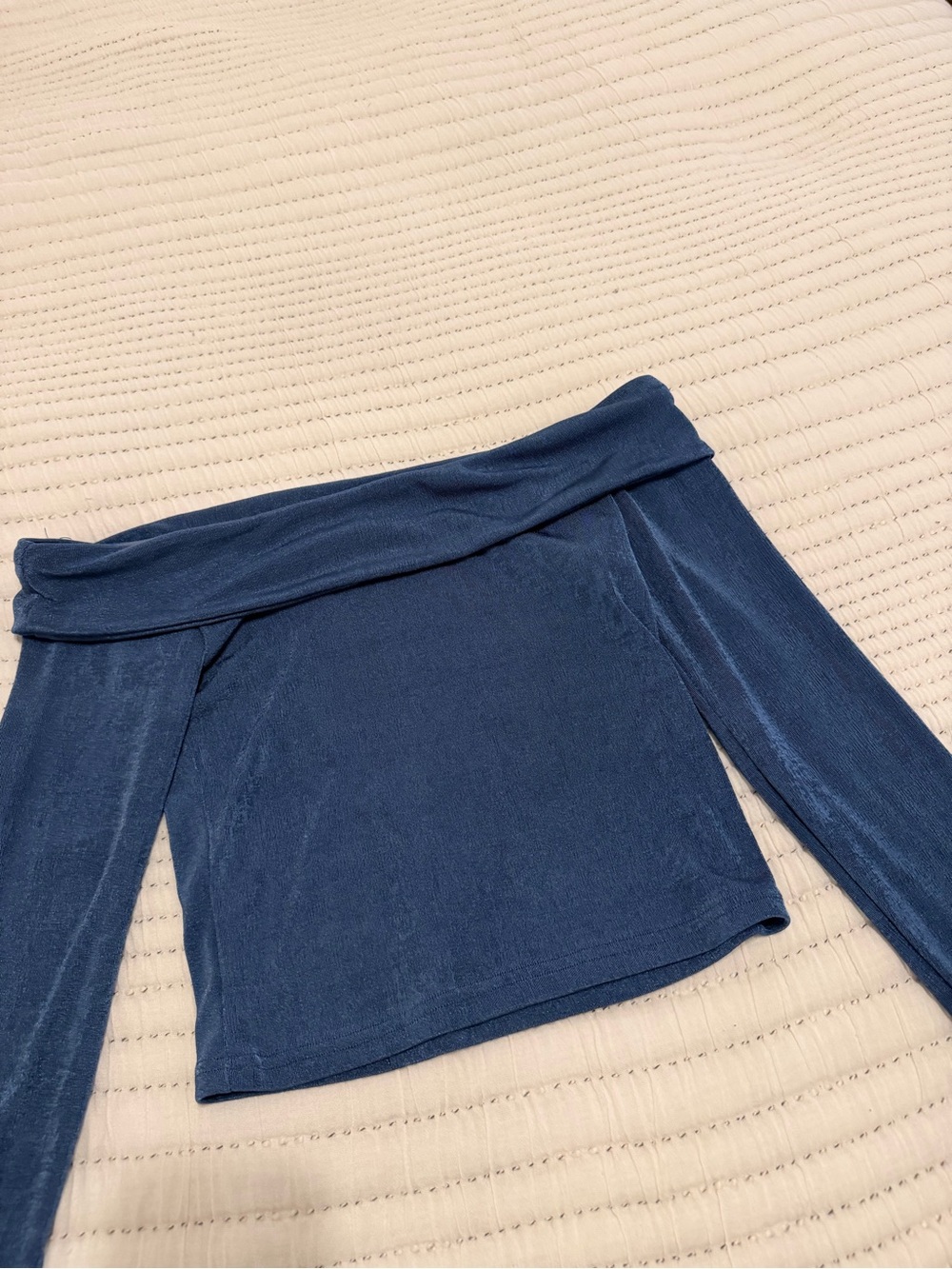 Edikted Off-Shoulder Navy Long Sleeve Crop Top